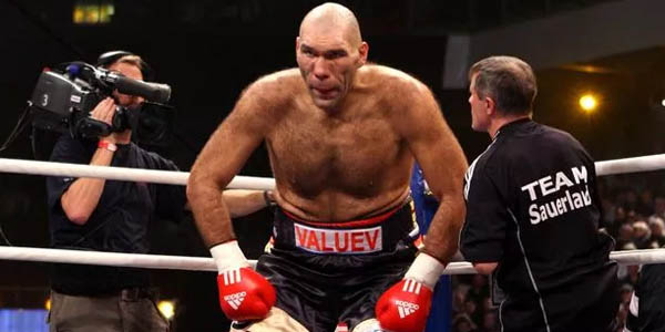 Гигантский экс-боксер Николай Валуев попал в больницу через несколько недель после вызова Владимиром Путиным