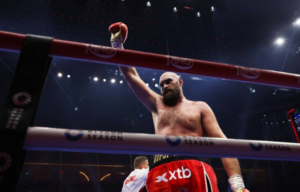 Тайсон Ф’юрі повертається на ринг офіційно призначено бій з Махмудовим