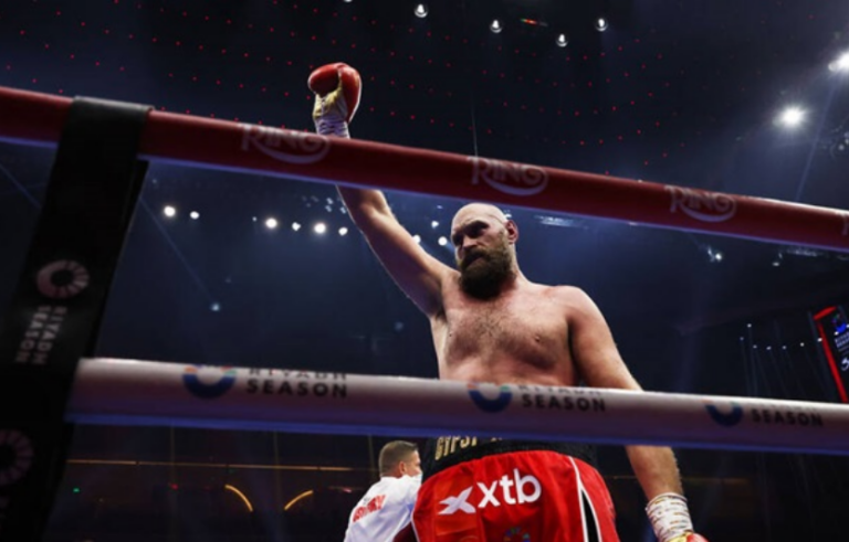 Тайсон Ф’юрі повертається на ринг офіційно призначено бій з Махмудовим